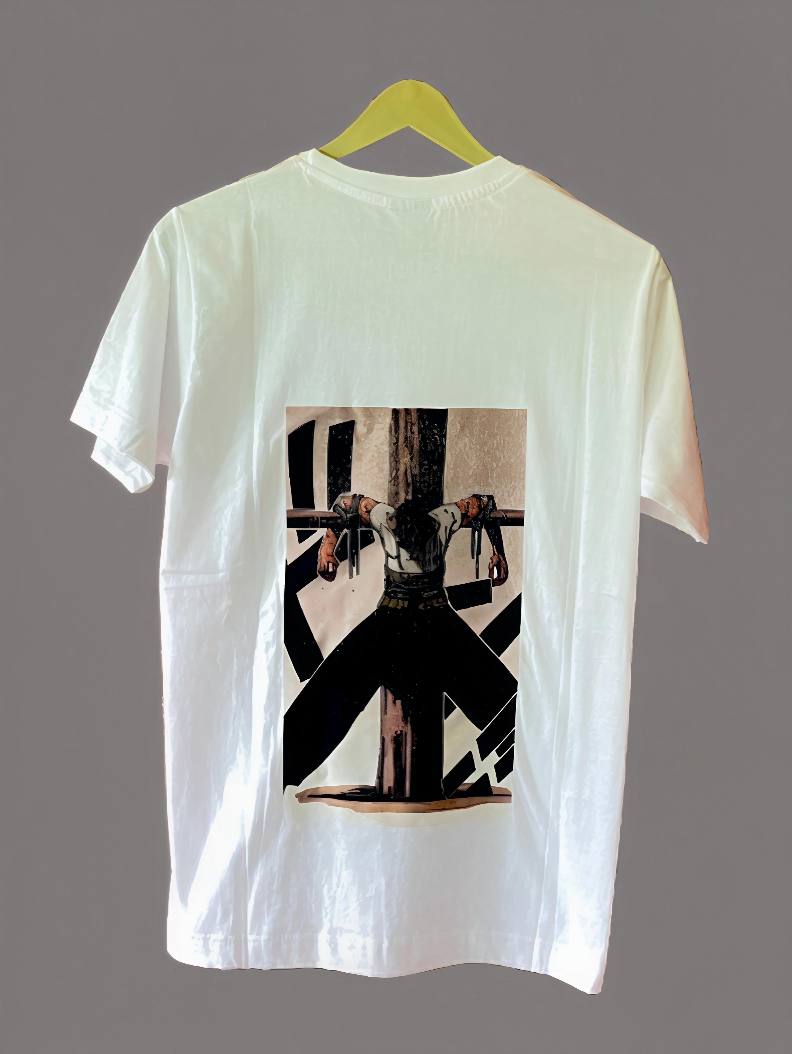 SHORT SLEEVE TSHIRT OF HANGING MAN AVAILABLE IN COTTON FABRIC FOR BOTH MAN AND WOMEN